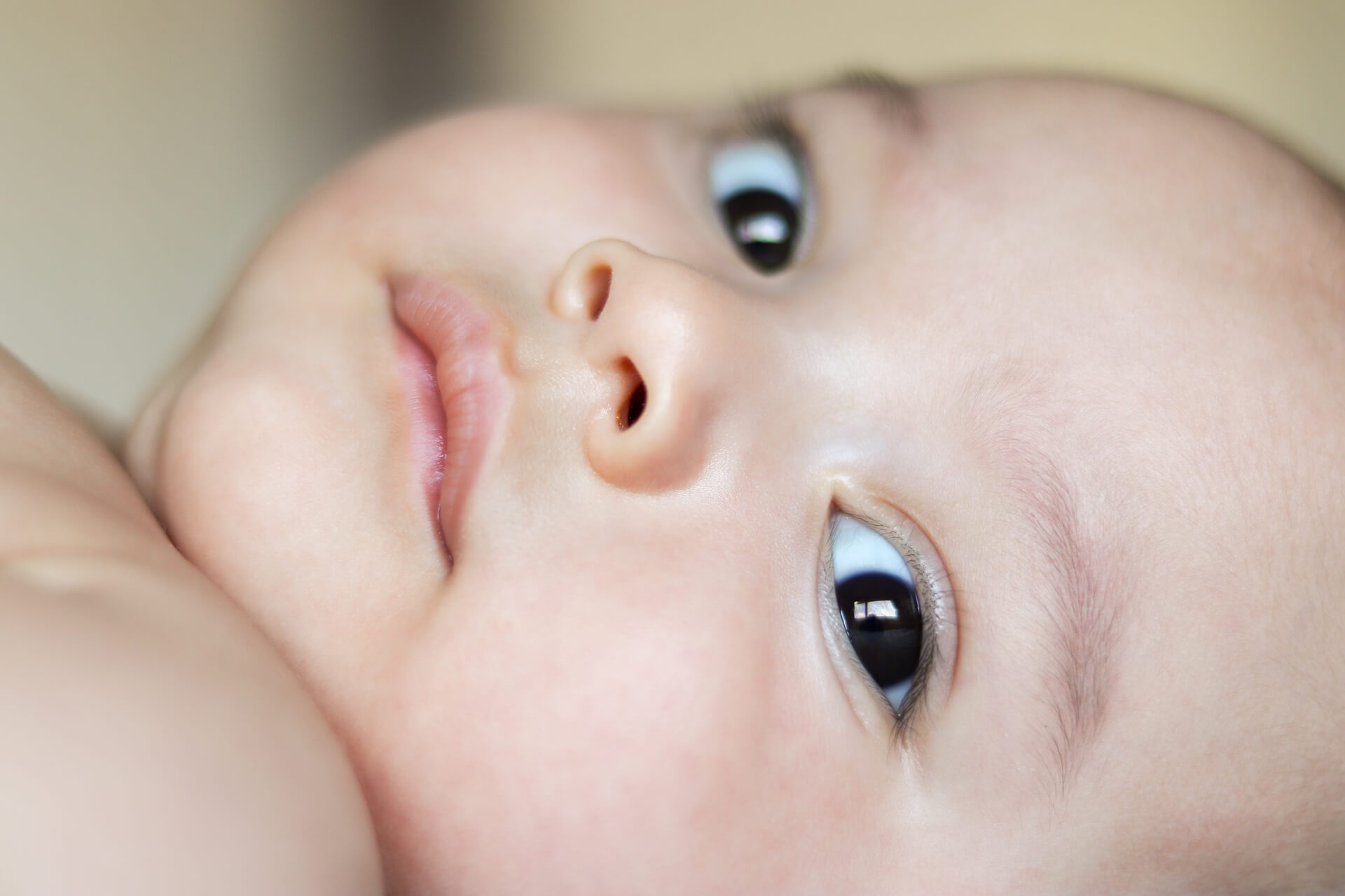 La piel de tu bebé es suave y delicada por naturaleza, te compartimos algunos consejos y cuidados para asegurarte de que se mantenga en perfectas condiciones. ¡Toma nota!