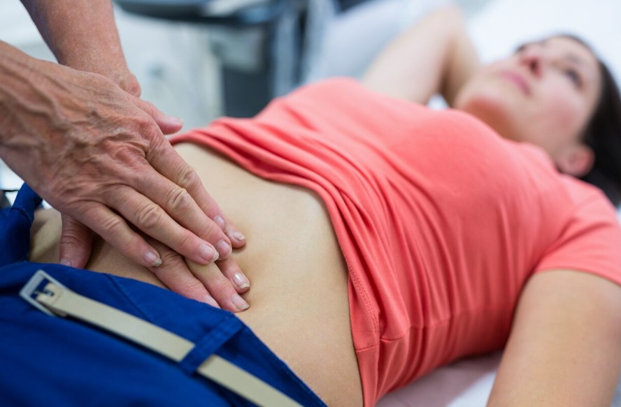 mujer embarazada de 3 semanas realizándose ecografías