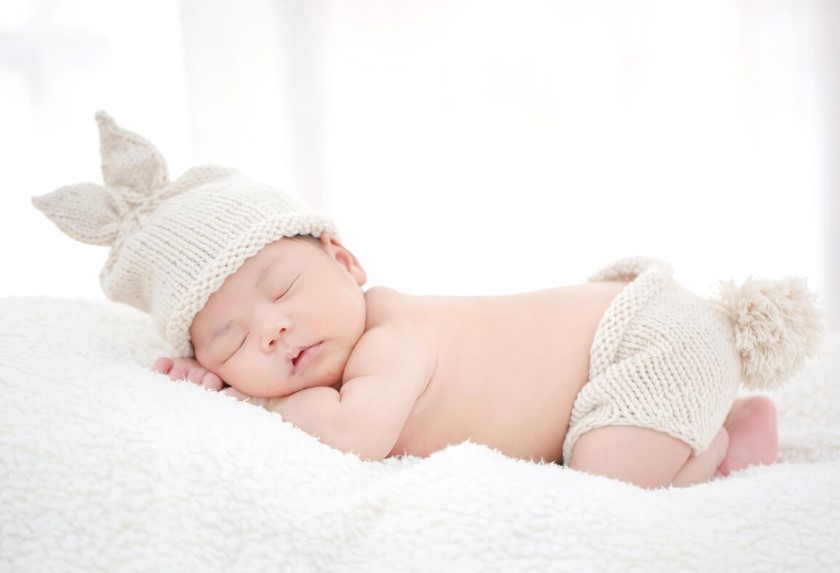 representación del sueño del bebé recién nacido en una foto